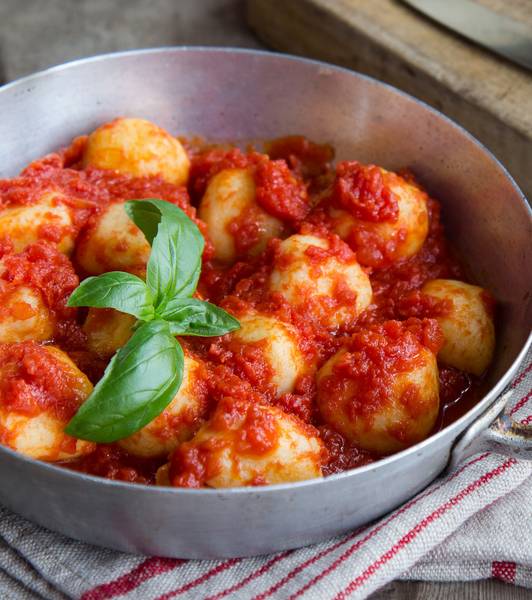 Gnocchi ripieni con scamorza affumicata al pomodoro