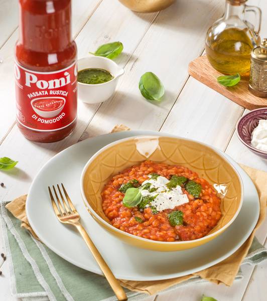 Orzotto al pomodoro con burrata e salsa al basilico