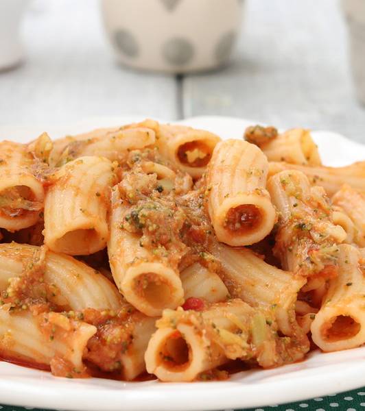 Pasta con ragù di broccoli